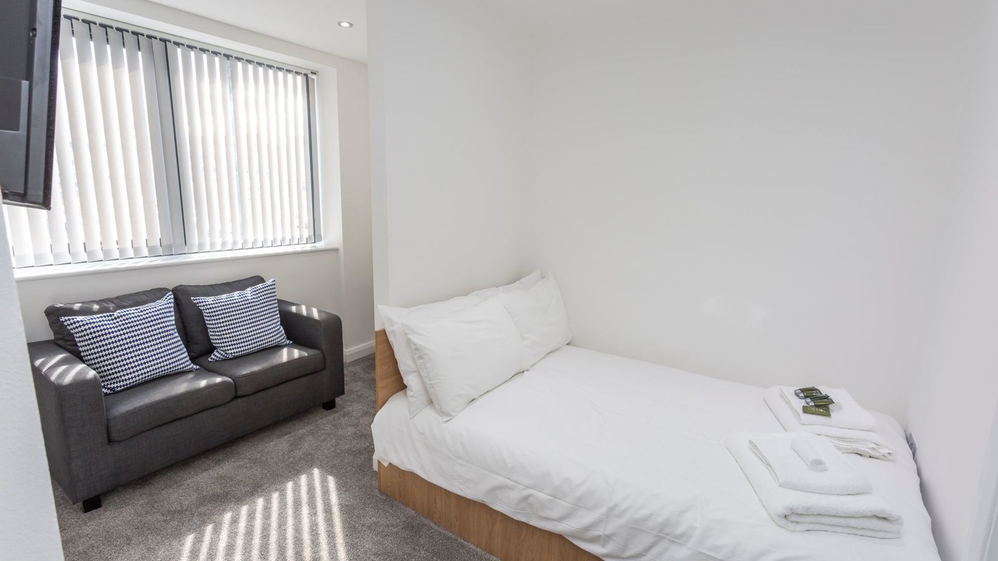 Superb In The Middle Of Apartment